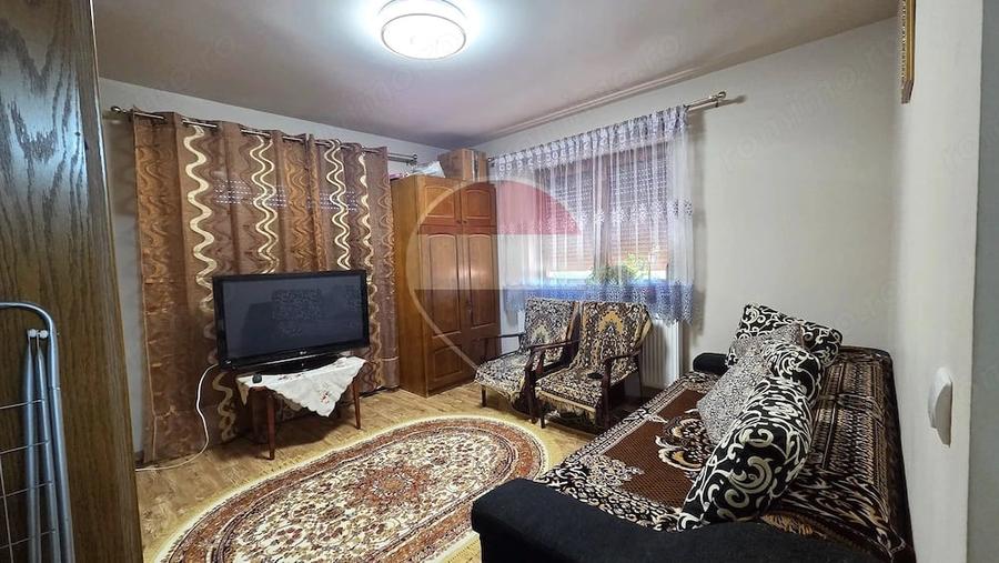 Casă cu 7 camere cu Teren 1400 Mp în Văleni