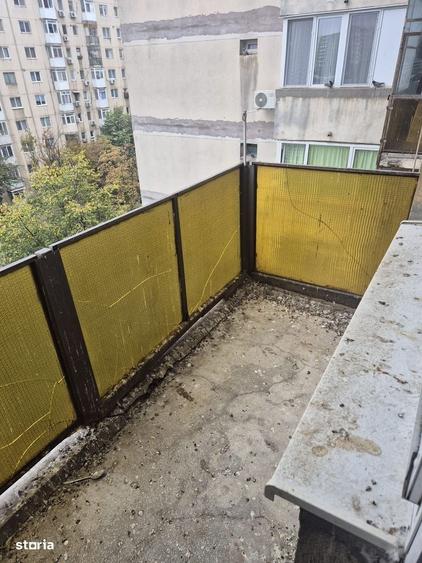 Apartament cu 4 camere decomandat în Drumul Taberei
