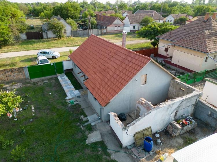 Casă individuală cu 3 camere cu Canalizare în Turnu