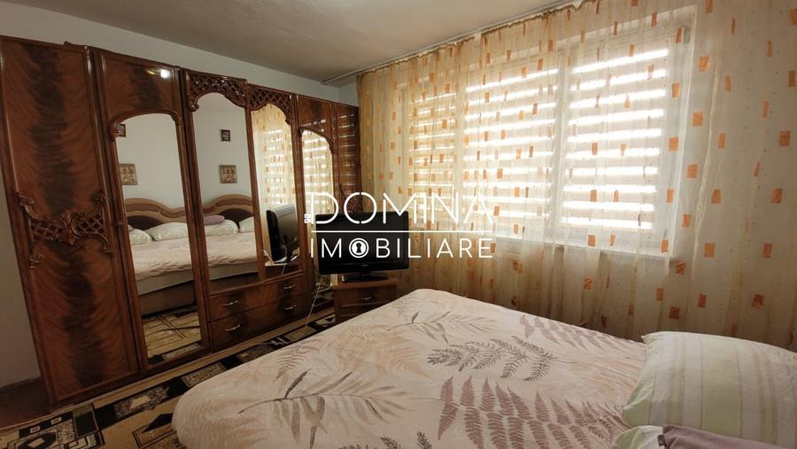 Apartament cu 3 camere semidecomandat, mobilat în Central