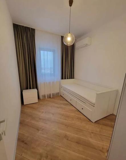 Apartament cu 3 camere semidecomandat în Pipera