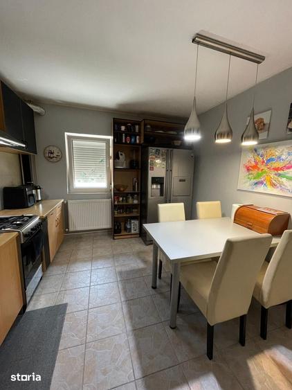 Apartament cu 3 camere în Est