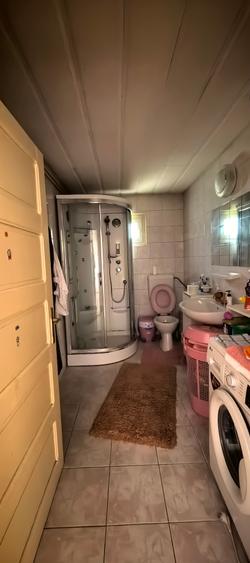 Casă individuală cu 5 camere cu Canalizare în Central