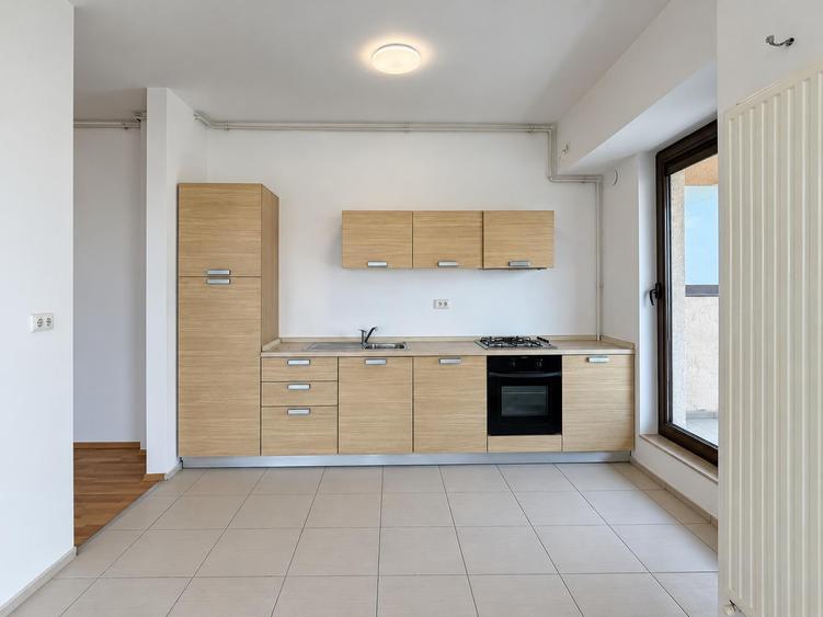 Apartament cu 3 camere semidecomandat, mobilat în Pipera