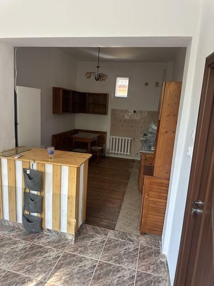 Casă cu 2 camere decomandat în Iris