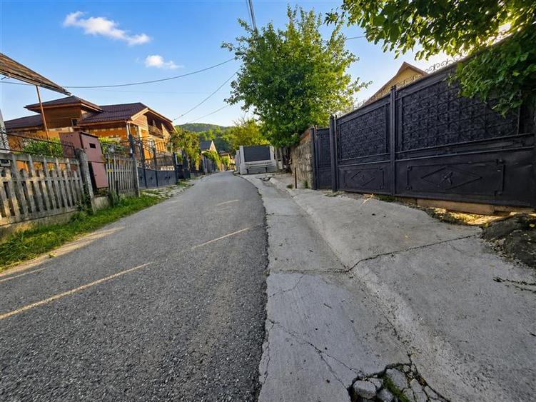 Casă individuală cu 5 camere cu Teren 1917 Mp în Runcu