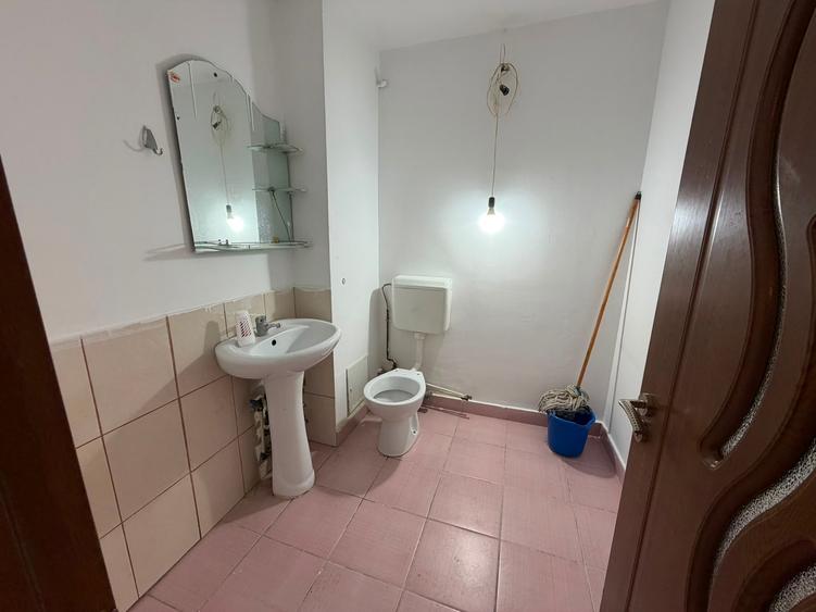 Apartament cu 3 camere semidecomandat în Liviu Rebreanu