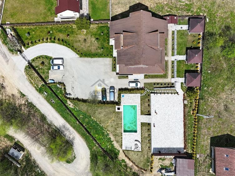 Casă individuală cu 14 camere cu Piscina în Predeal