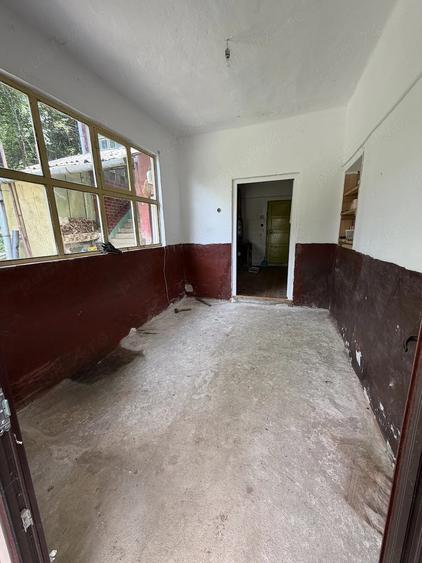 Casă cu Teren 1352 Mp în Central