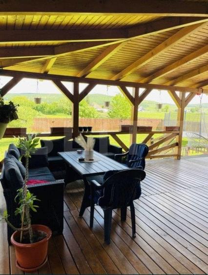 Casă cu 8 camere cu Teren 3500 Mp în Central