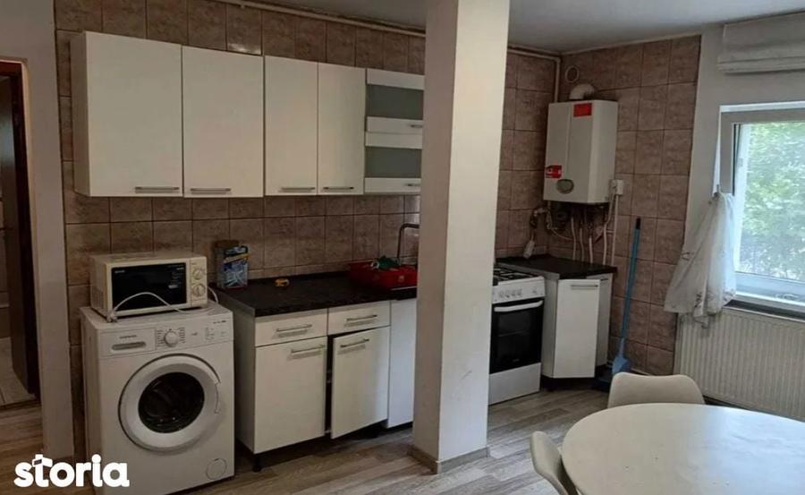 Apartament cu 2 camere decomandat în Plopilor