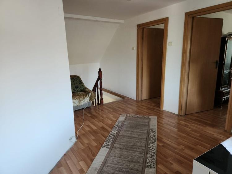 Casă individuală cu 6 camere cu Canalizare în Luna de Sus