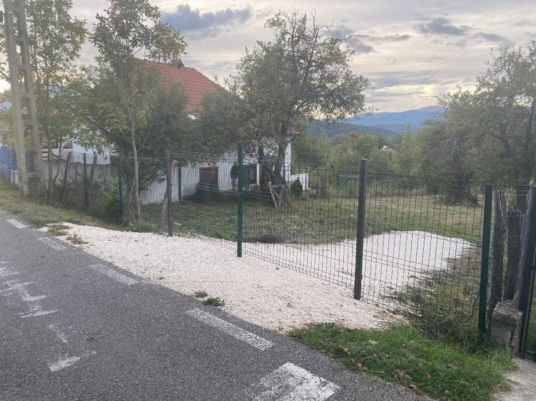 Teren intravilan de 986 mp, în Sud-Vest