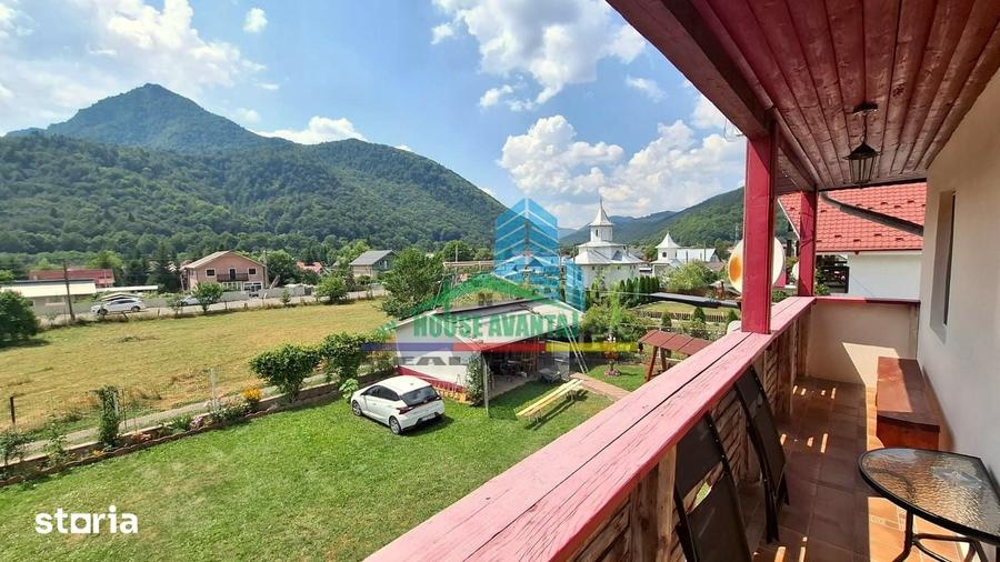 Casă cu 10 camere cu Teren 677 Mp în Tulnici