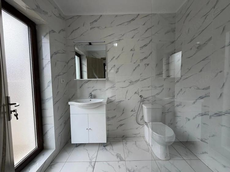 Casă cu Teren 253 Mp în Est