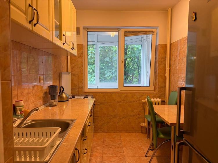 Apartament cu 2 camere semidecomandat, mobilat în Alexandru Obregia