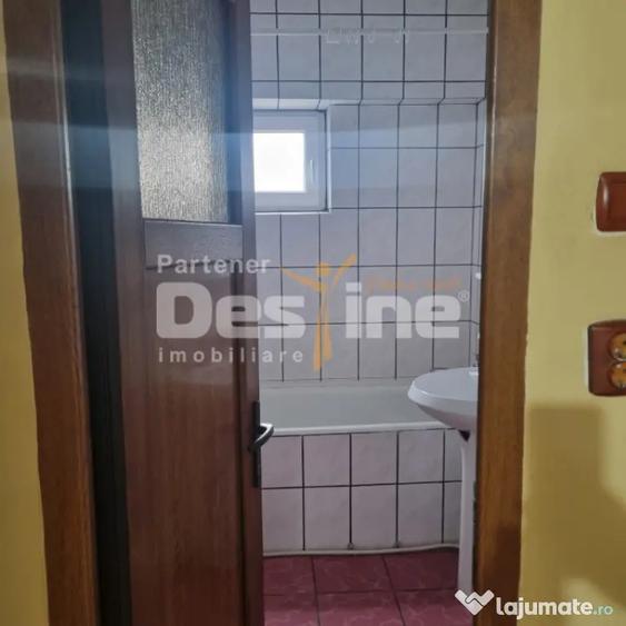 Apartament cu 3 camere semidecomandat în 5 Călărasi