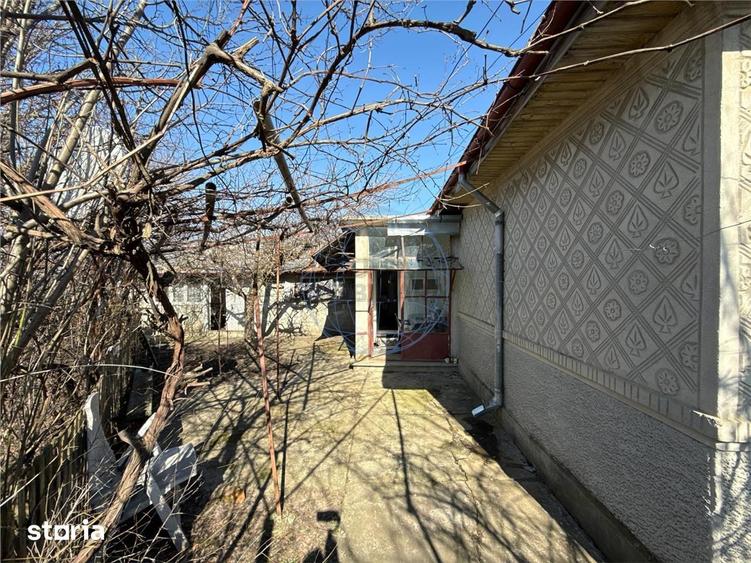 Casă cu 5 camere cu Teren 5588 Mp în Tătăranu