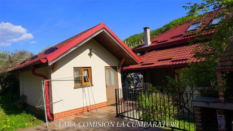 Casă individuală cu 5 camere cu Canalizare în Muereasca