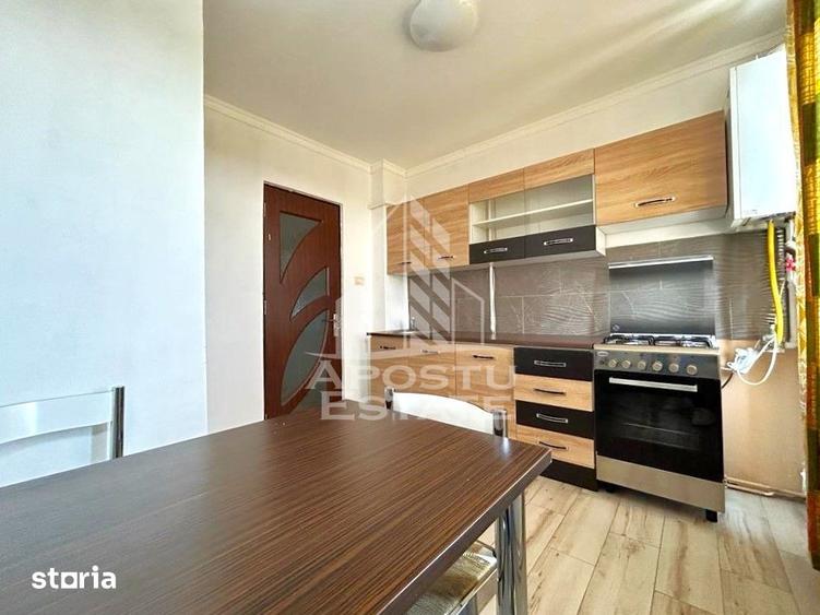 Apartament cu 3 camere semidecomandat în Central