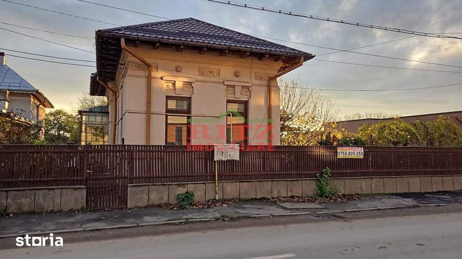 Casă cu 5 camere cu Teren 1623 Mp în Central