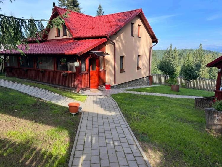 Casă individuală cu 6 camere cu Teren 416 Mp în Poiana Stampei