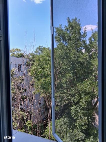 Apartament cu 3 camere decomandat în Titan