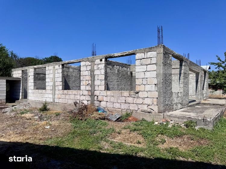 Casă cu 4 camere cu Teren 1000 Mp în Păulești