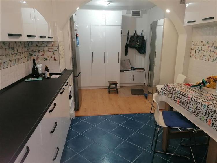 Apartament cu 4 camere decomandat în Soarelui