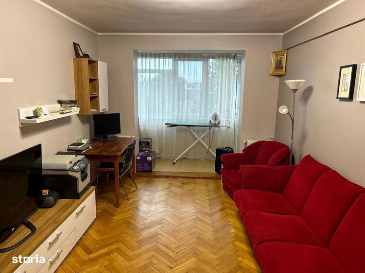 Apartament cu 3 camere decomandat în Piața Centrală