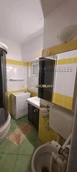 Apartament cu 3 camere semidecomandat, mobilat în Obor