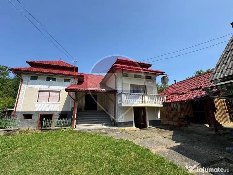 Casă cu 4 camere cu Teren 7700 Mp în Breb