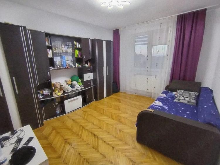 Proprietar vand apartament 3 camere decomandat | Pia?a Doina | Etaj 3 | Bloc caramida | Centrala - 1