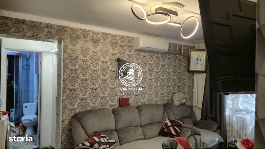 Apartament cu 3 camere semidecomandat în Podu Roș — fotografia 2