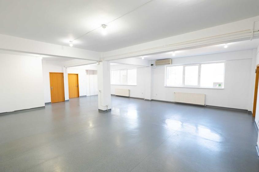 Spațiu comercial, de 680 mp, în Central