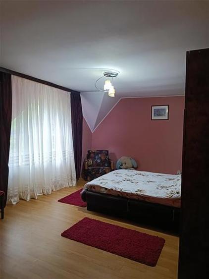 Casă individuală cu 5 camere cu Canalizare în Central