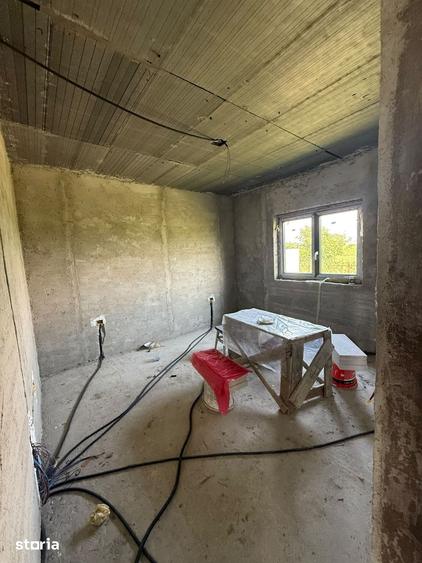 Casă cu 5 camere cu Teren 686 Mp în Letea Veche