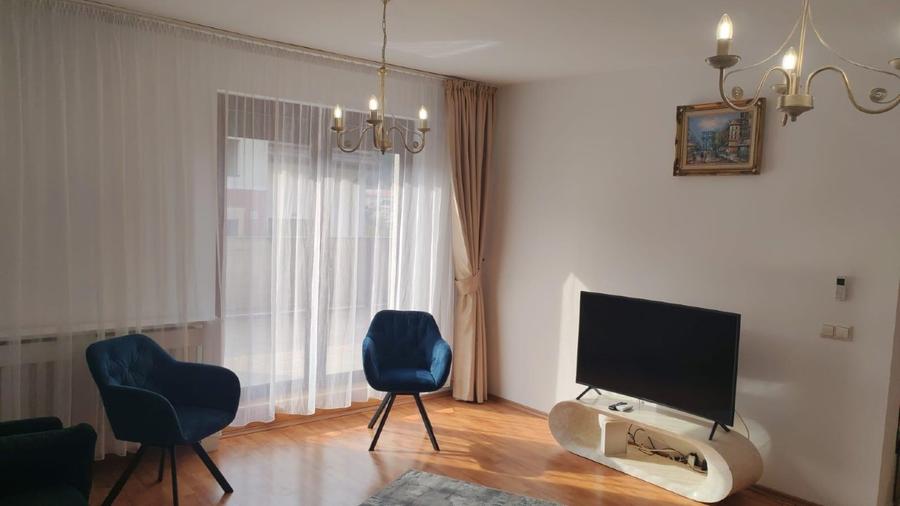 Apartament cu 3 camere decomandat, mobilat în Central