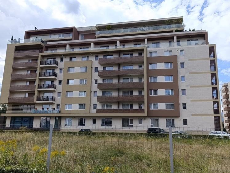 Apartament cu 2 camere decomandat în Tractorul