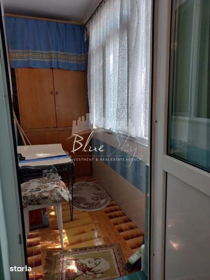 Apartament cu 4 camere decomandat, mobilat în Far