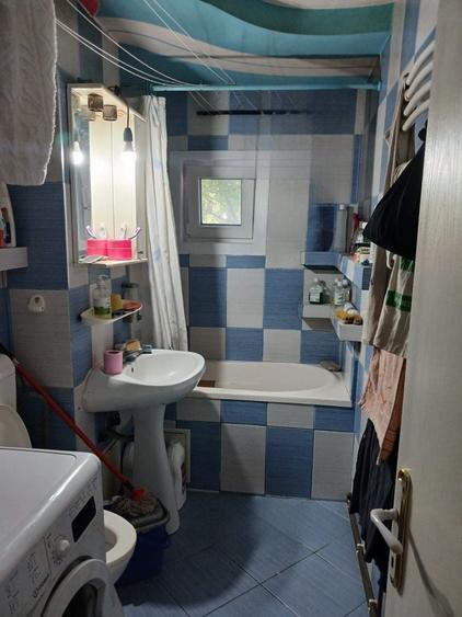 Apartament cu 3 camere decomandat în Confecții