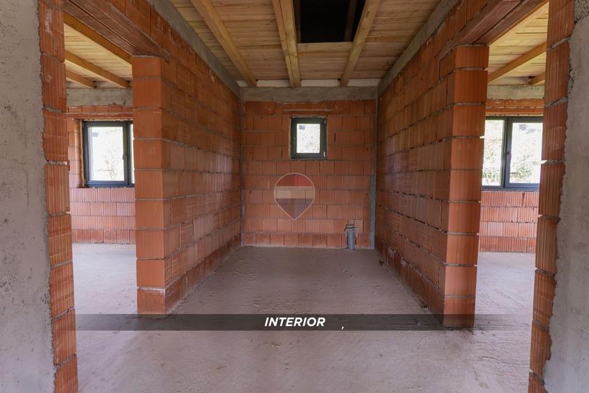Casă individuală cu 3 camere cu Teren 750 Mp în Est