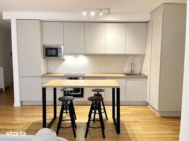 Apartament cu 2 camere semidecomandat, mobilat în Unirii