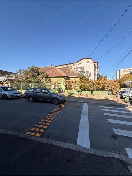 Teren cu casa de vanzare