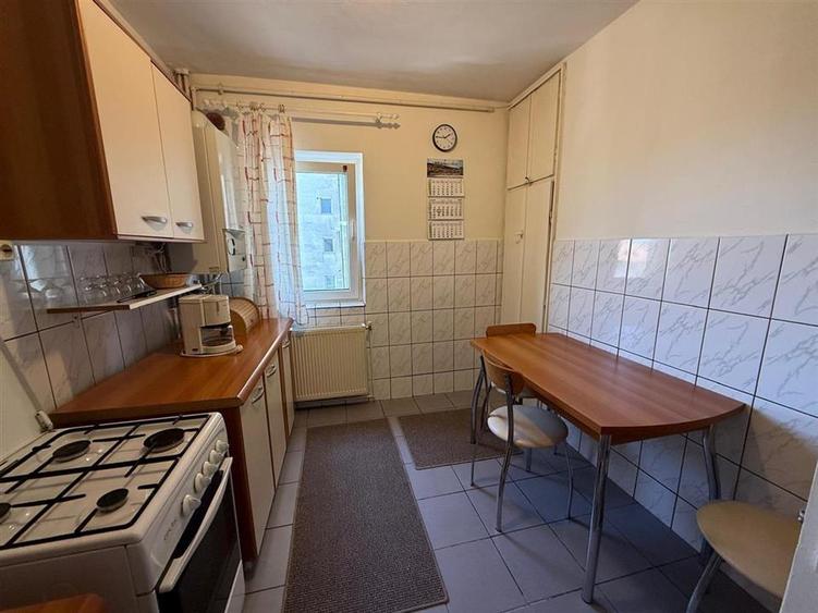 Apartament cu 3 camere decomandat, mobilat în Terezian