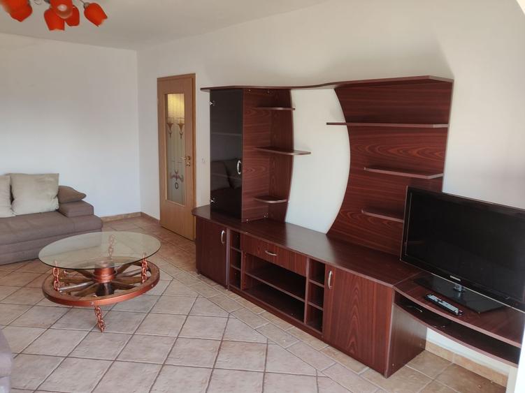 Apartament cu 4 camere decomandat, mobilat în Aradului