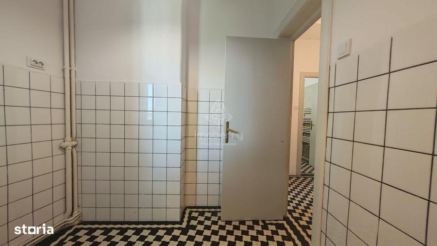Apartament cu 3 camere semidecomandat în Știrbei Vodă