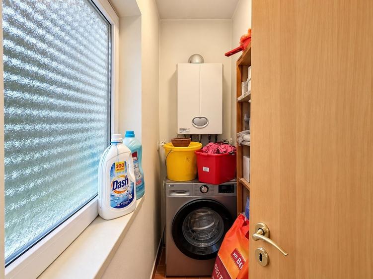 Casă individuală cu 5 camere cu Canalizare în Dumbrăvița