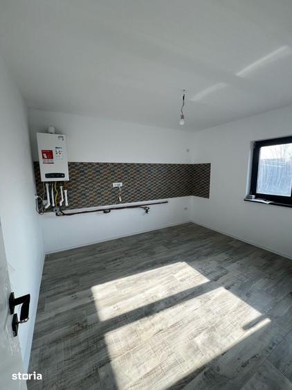 Casă cu 4 camere cu Teren 375 Mp în Clinceni