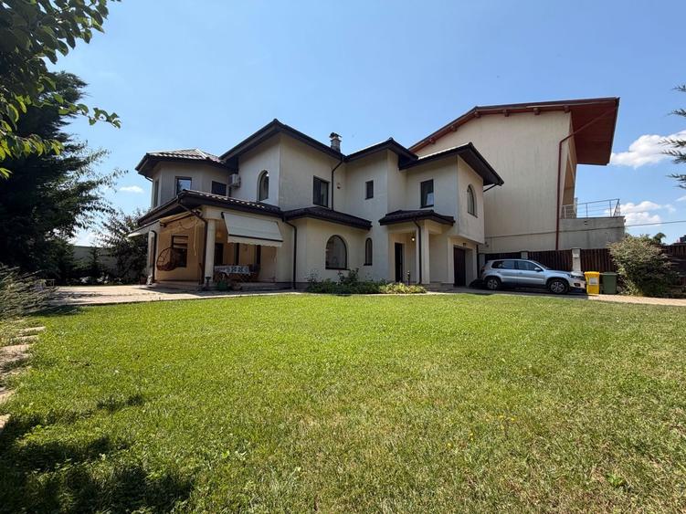 Casă individuală cu 6 camere cu Canalizare în Pipera